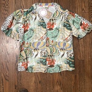 Umgee NWT beautiful top! Size medium.